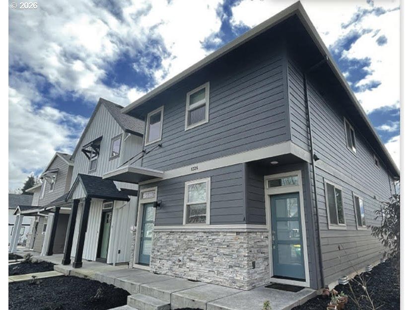 Listing photo 1 of 2
