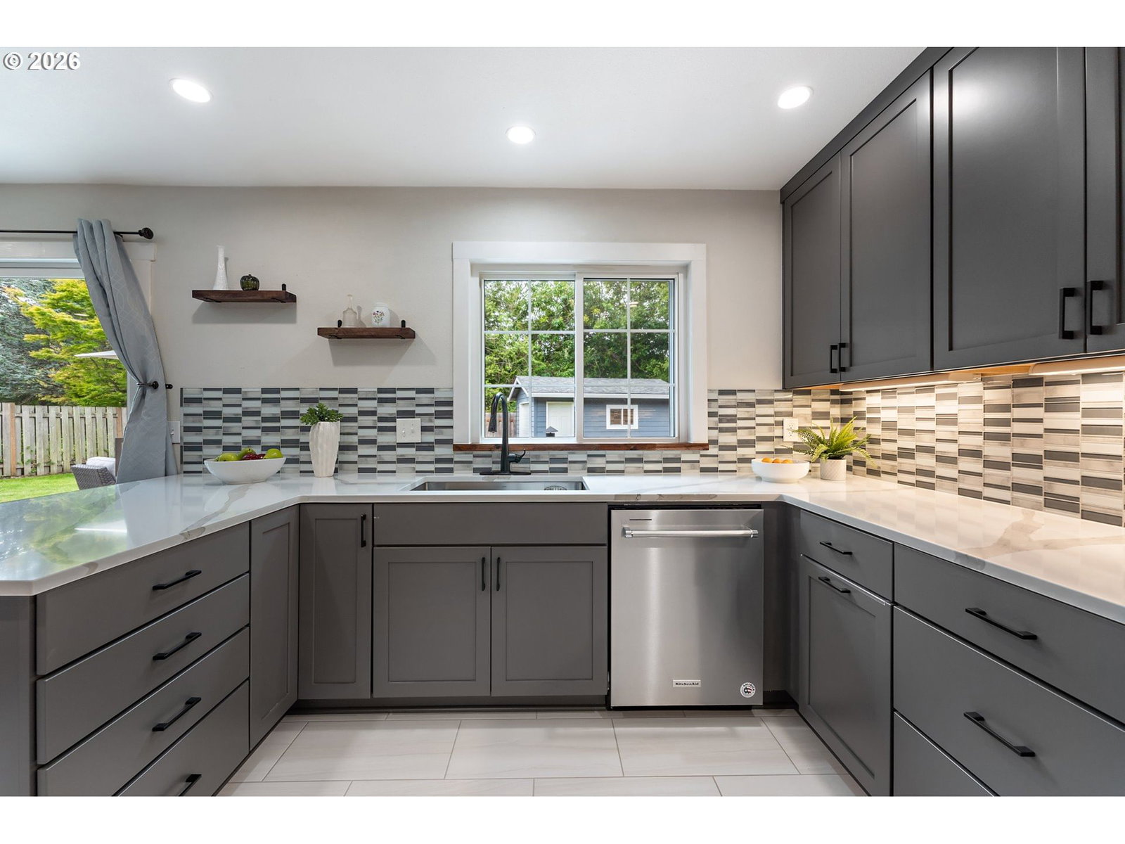 Listing photo 5 of 39, 1719 SE LEWELLYN AVE, Troutdale, OR, 97060