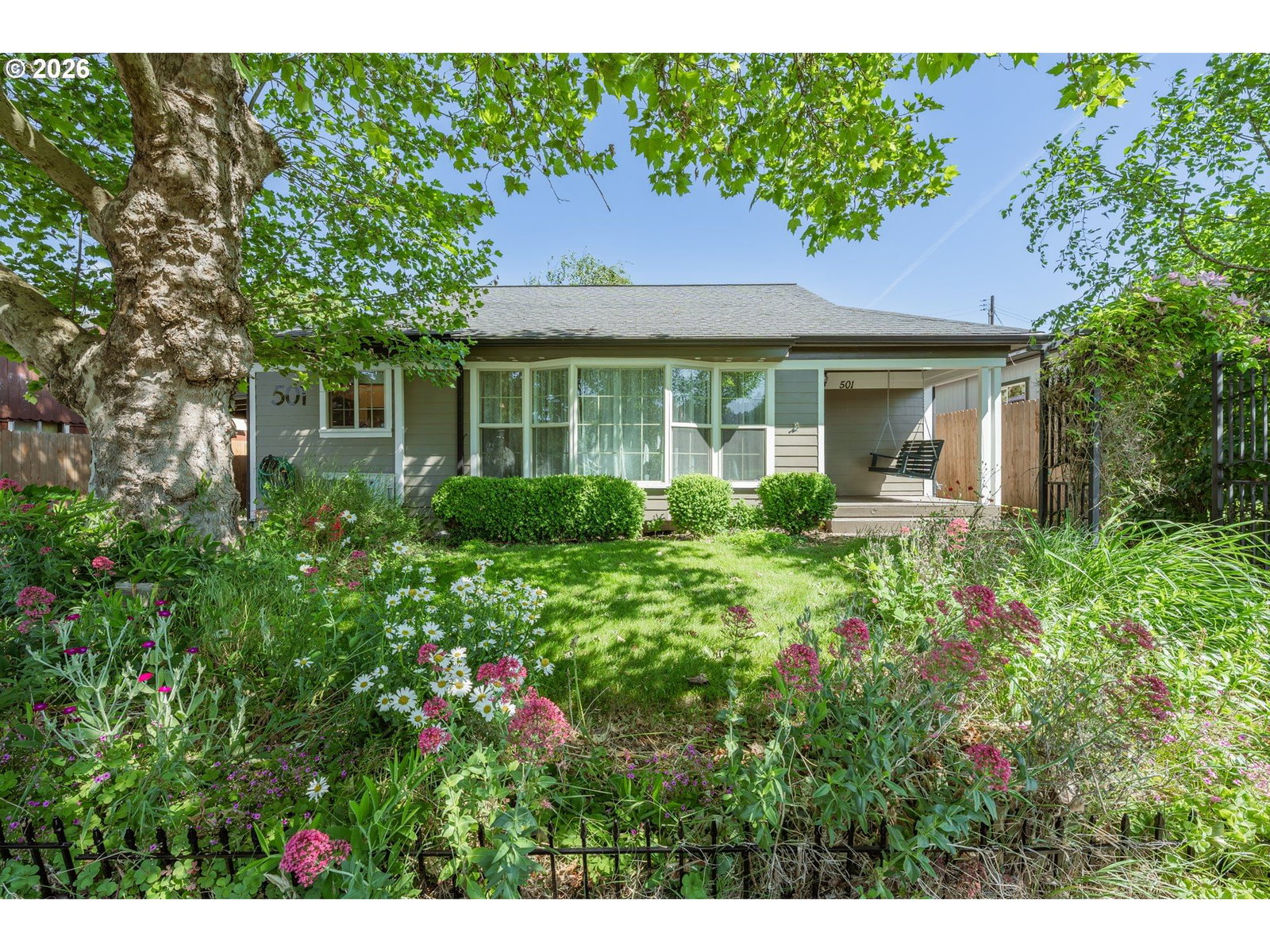 Listing photo 1 of 6