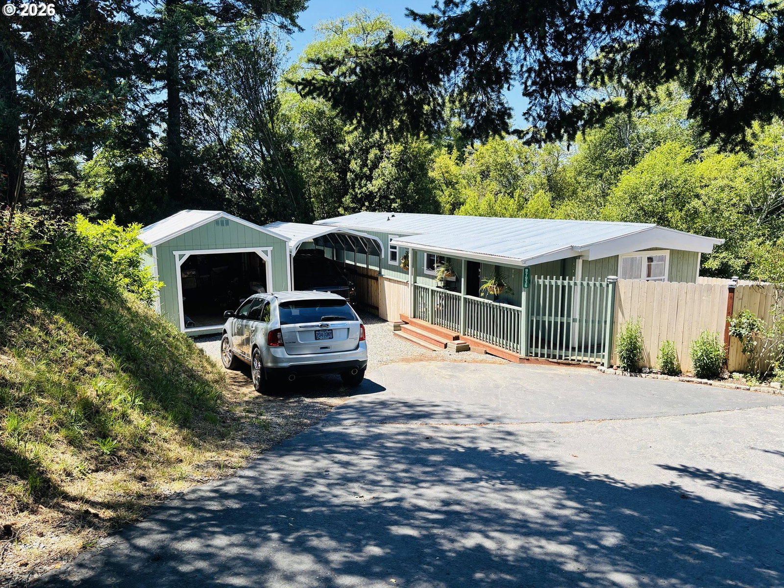Listing photo 1 of 6