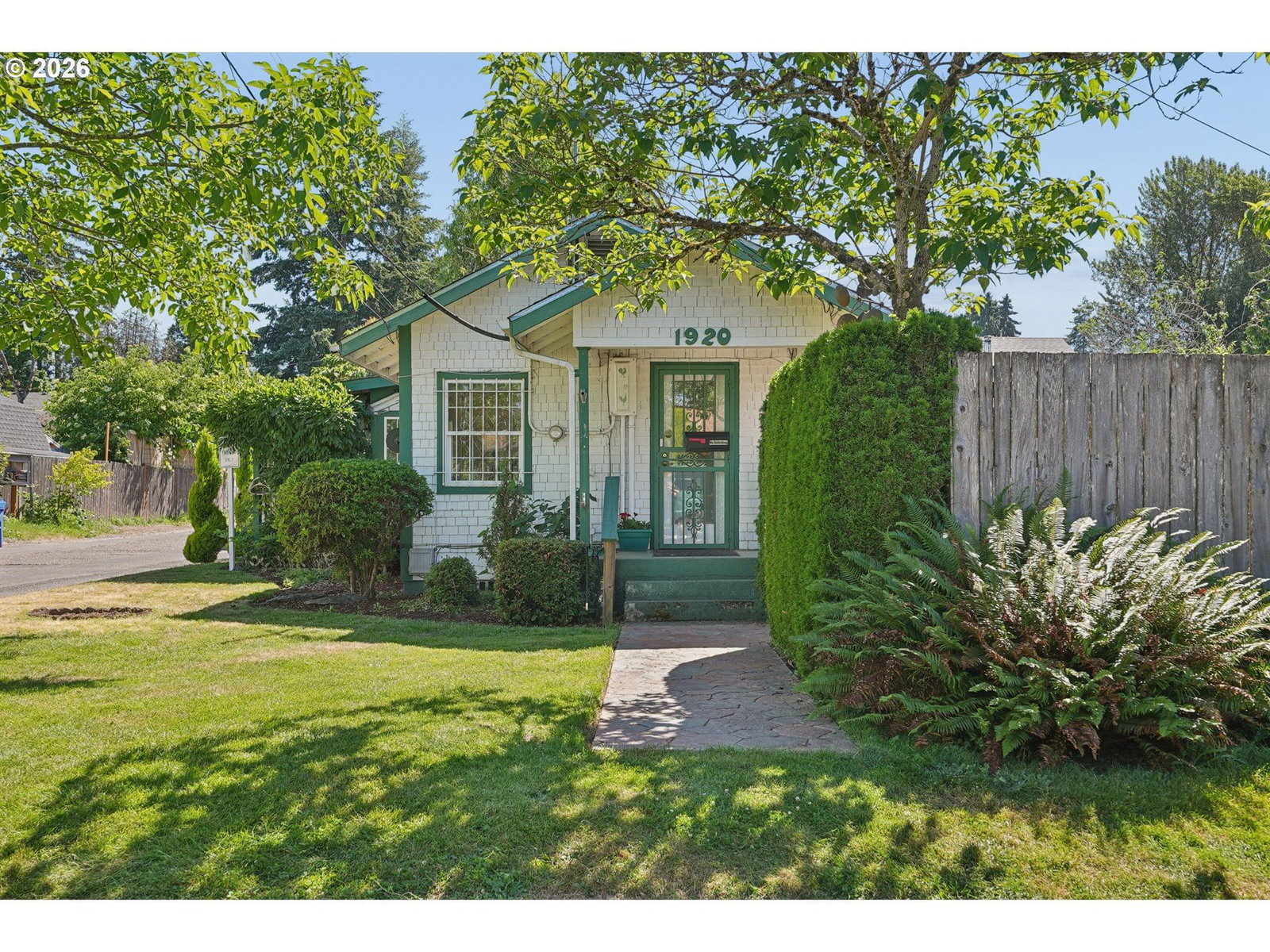Listing photo 1 of 6