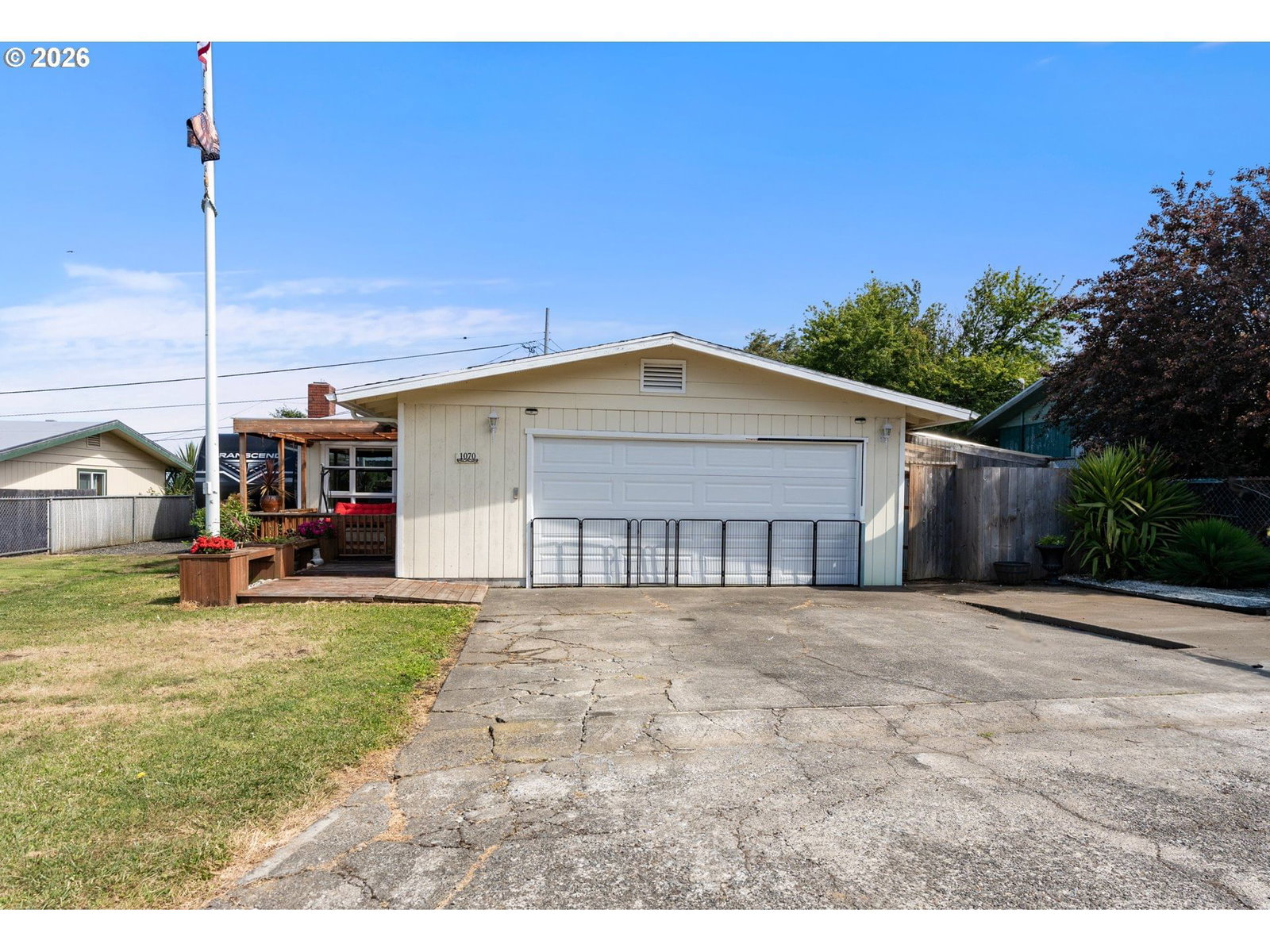 Listing photo 1 of 6