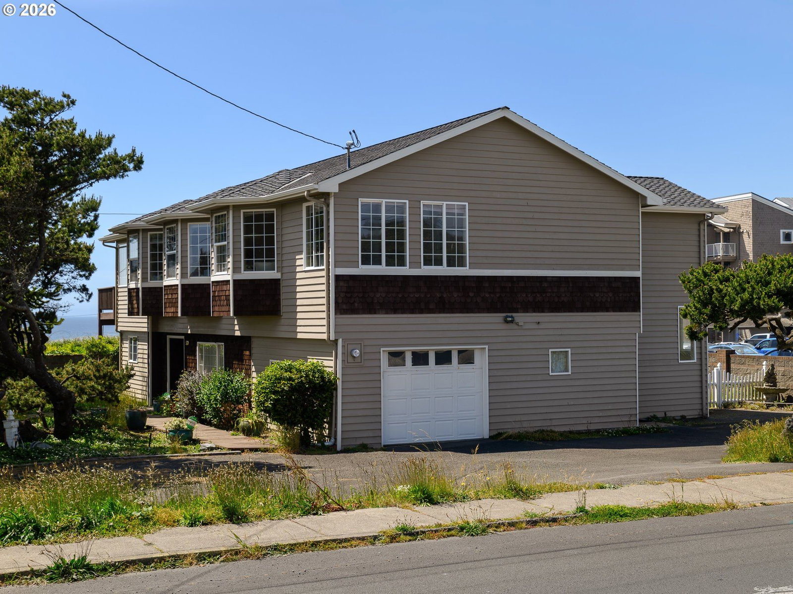 Listing photo 1 of 6