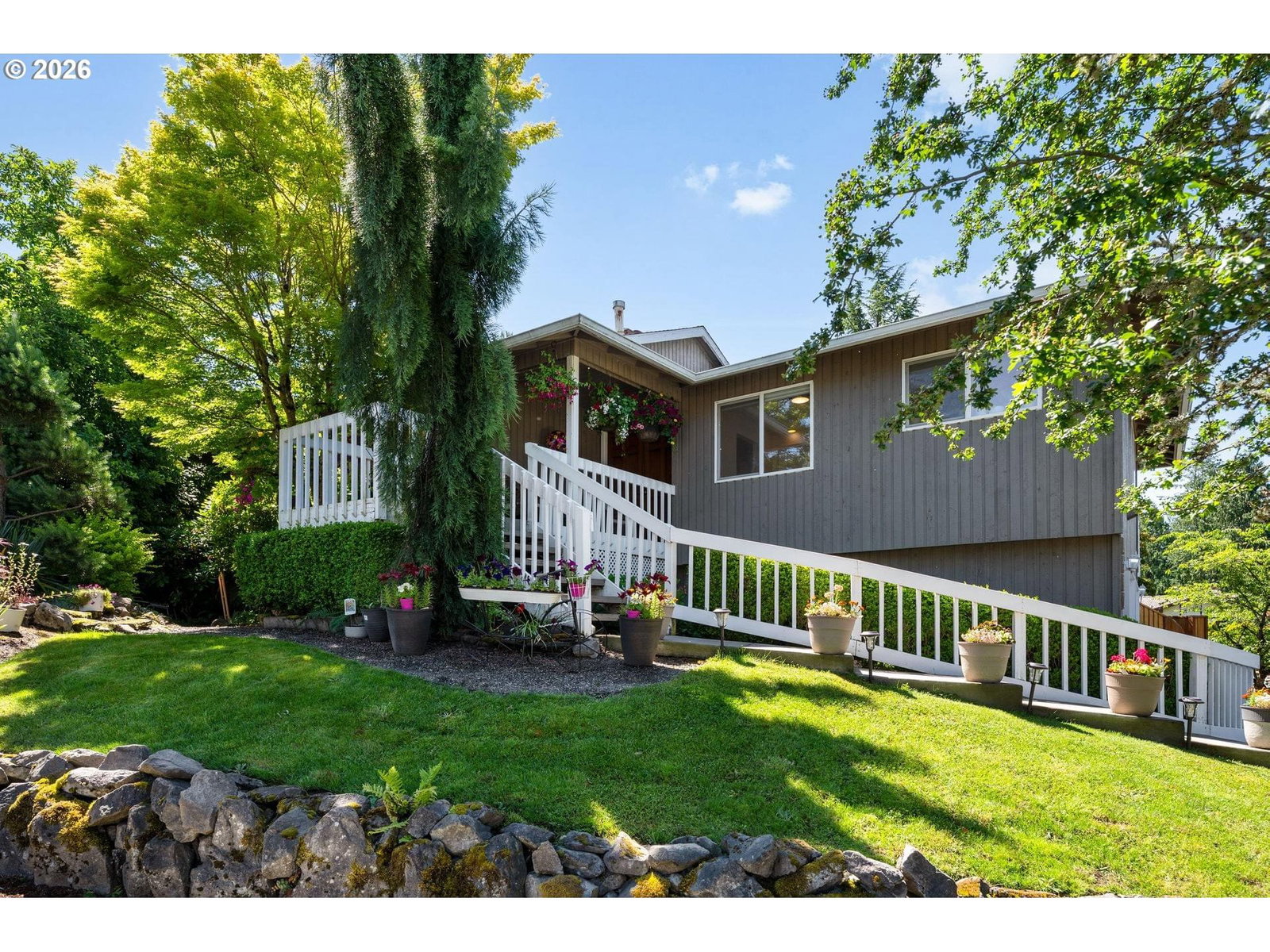 Listing photo 1 of 6