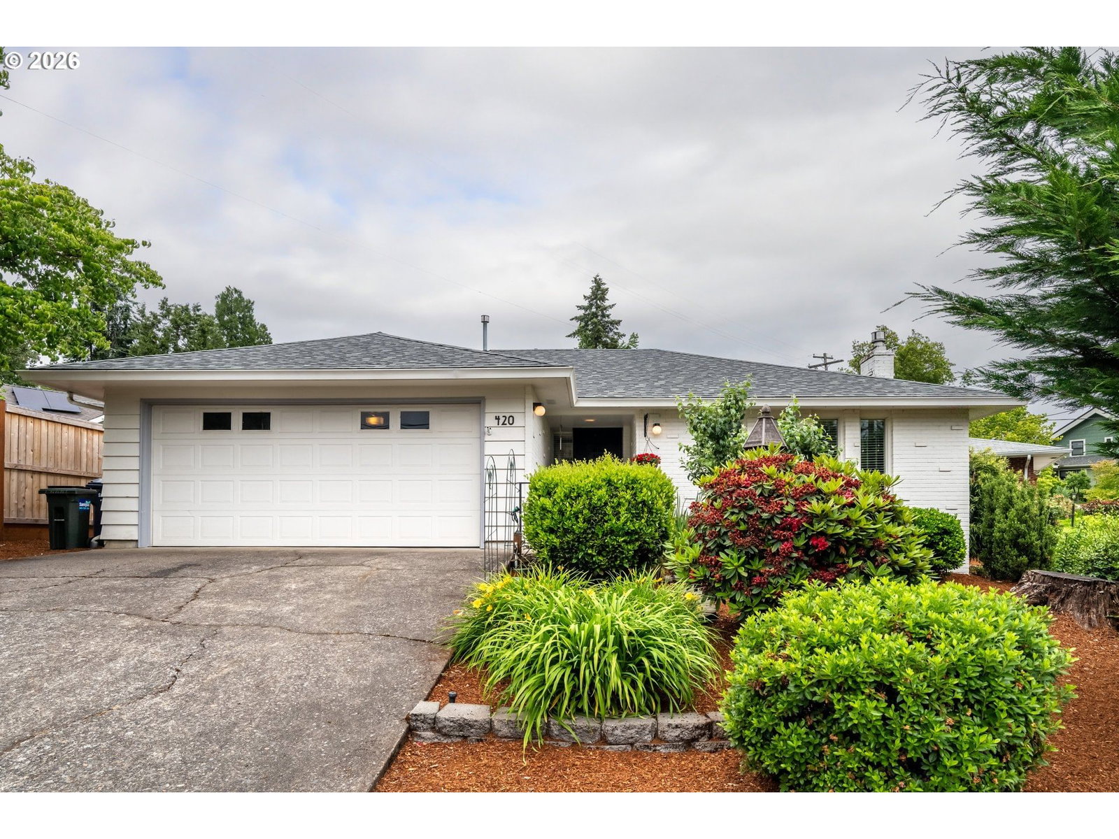 Listing photo 1 of 6