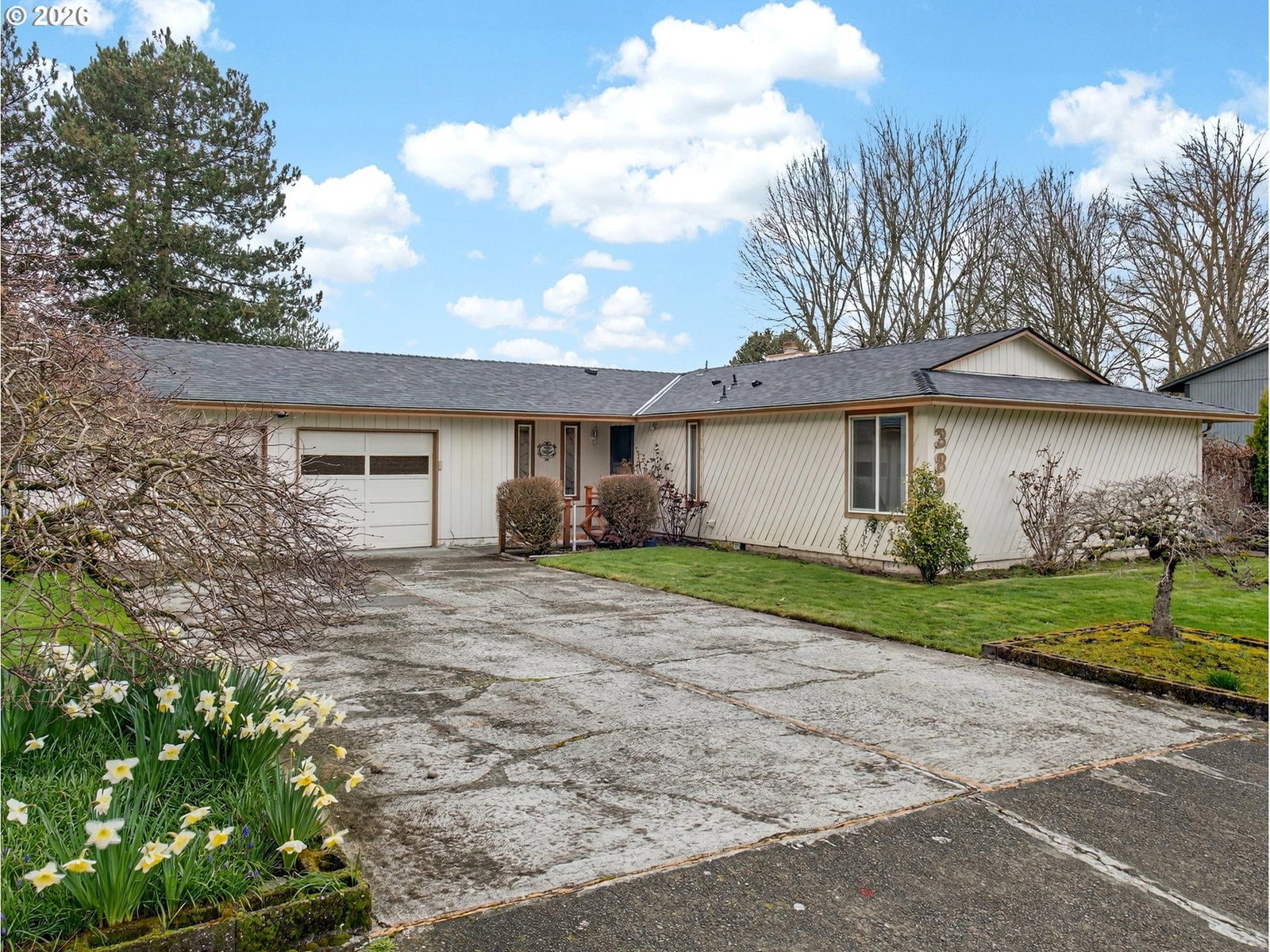 Primary listing photo, 389 SE Palmblad DR, Gresham, OR, 97080