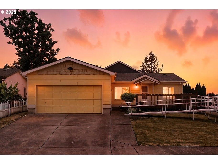 Primary listing photo, 1001 ROY AVE, Woodburn, OR, 97071
