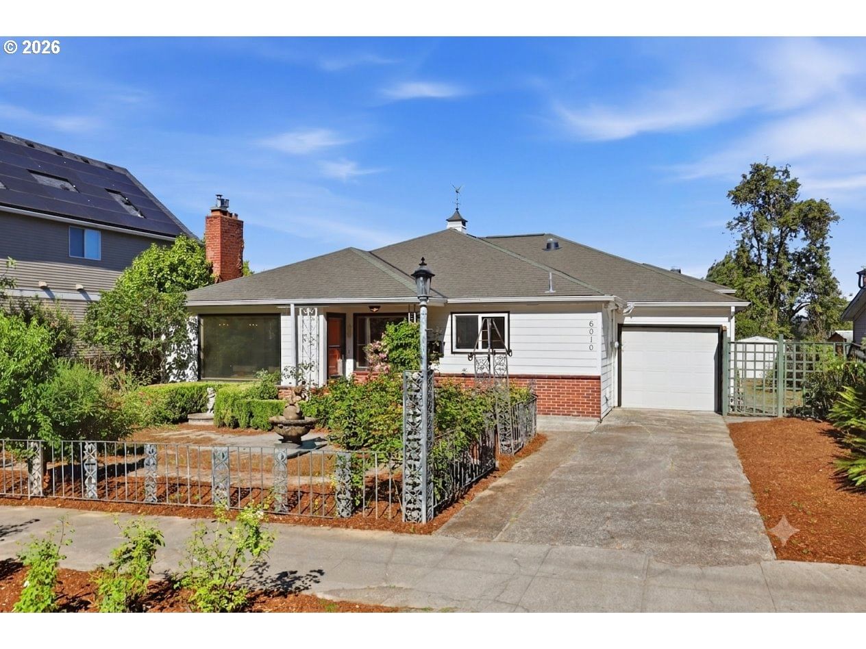 Primary listing photo, 6010 S CORBETT AVE, Portland, OR, 97239