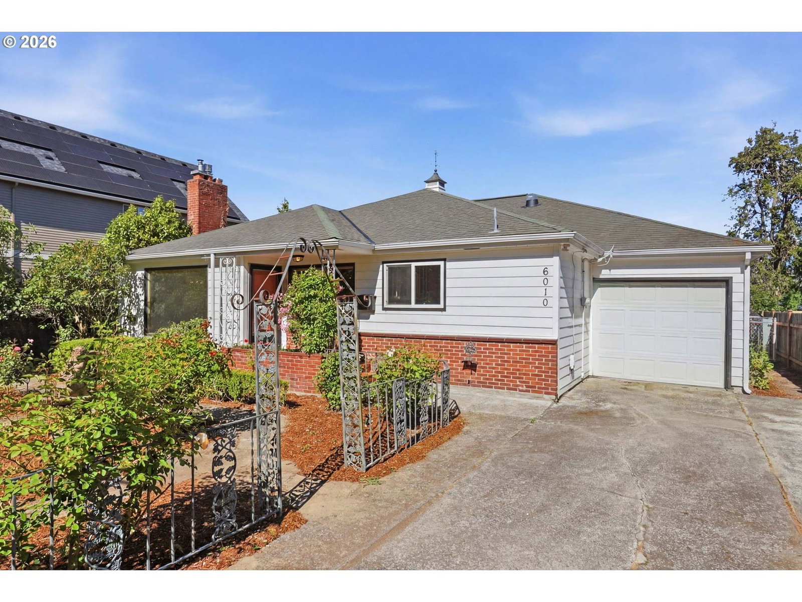 Listing photo 4 of 41, 6010 S CORBETT AVE, Portland, OR, 97239