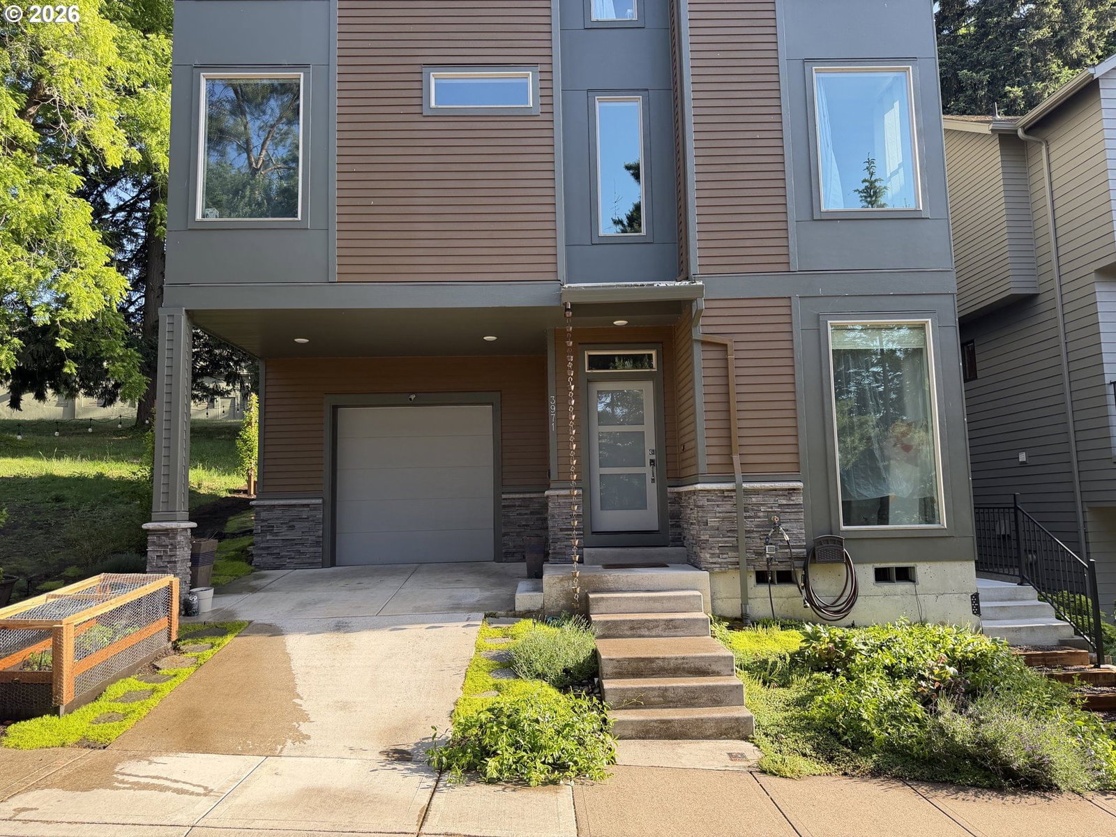Listing photo 1 of 6