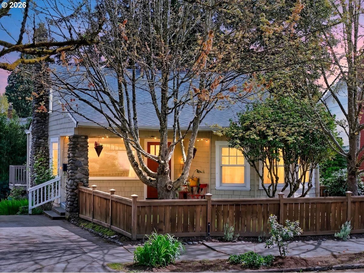 Primary listing photo, 6124 SE 17TH AVE, Portland, OR, 97202