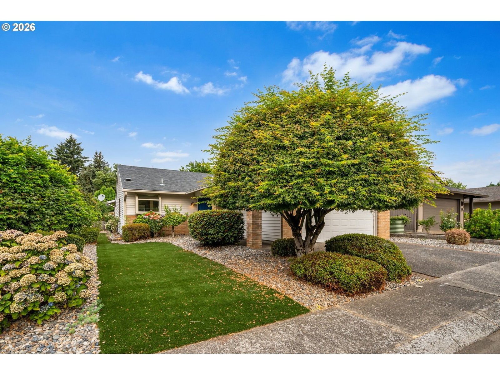 2406 SE BALBOA DR