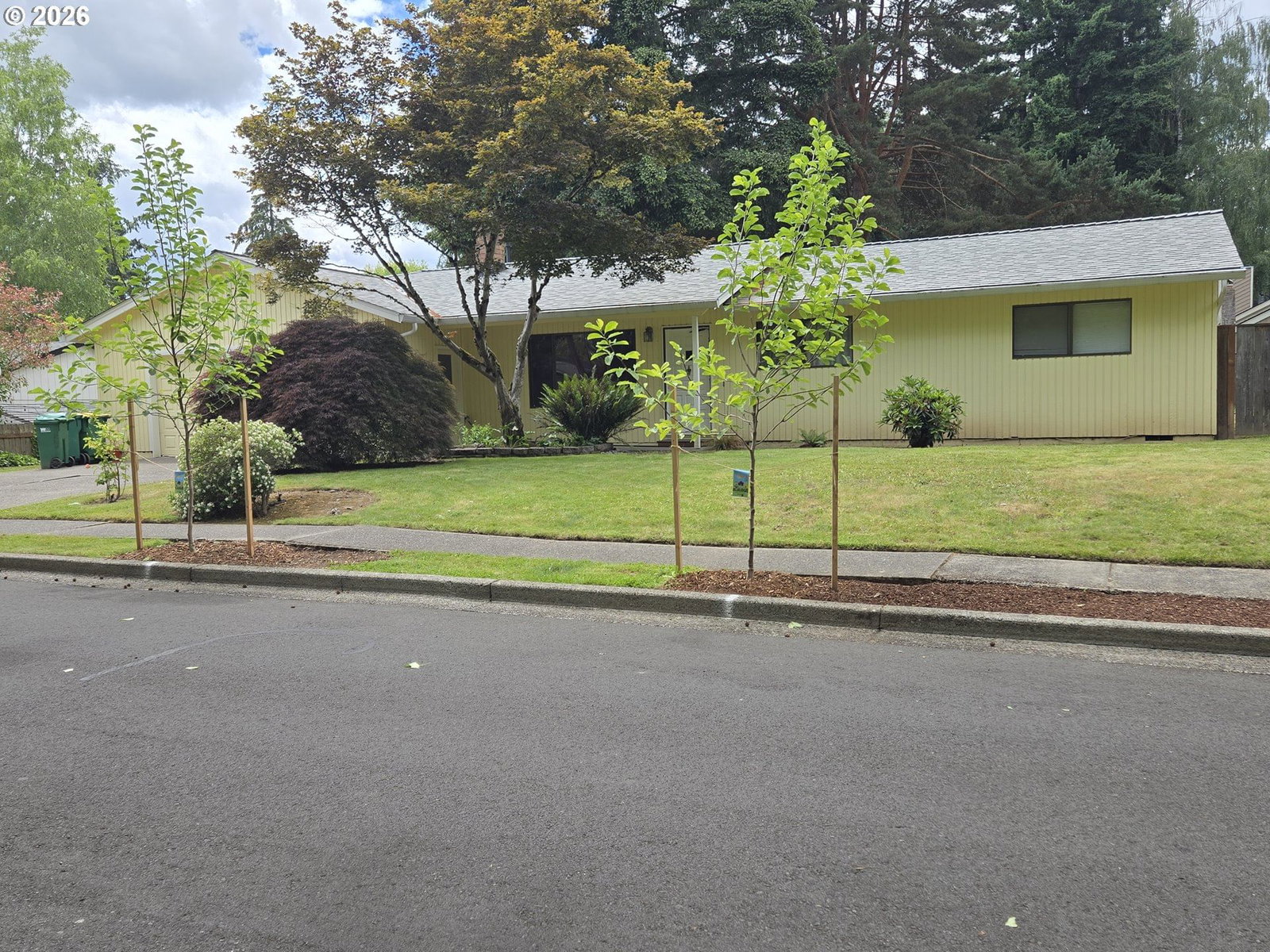 Listing photo 1 of 2