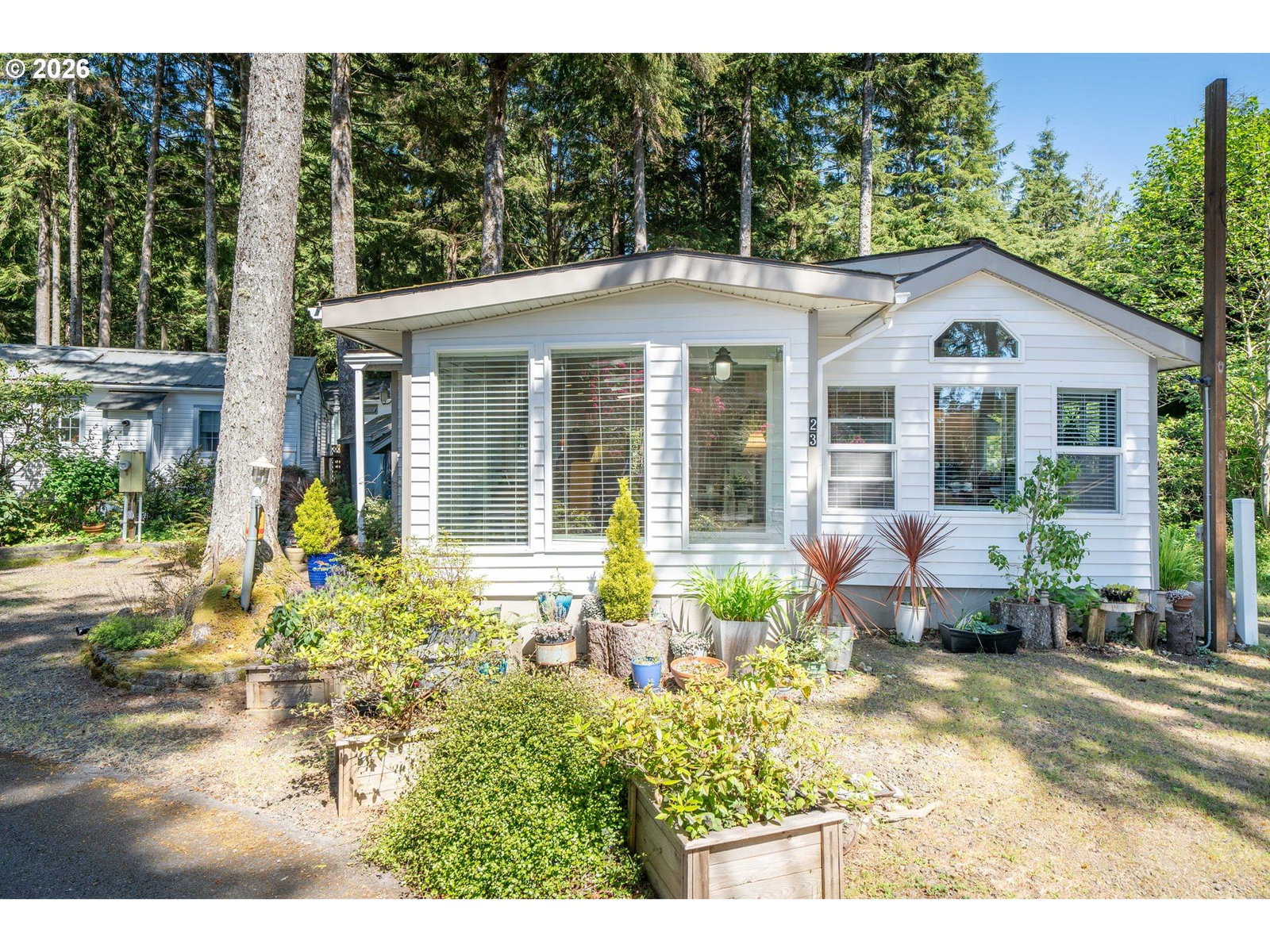 Listing photo 1 of 6