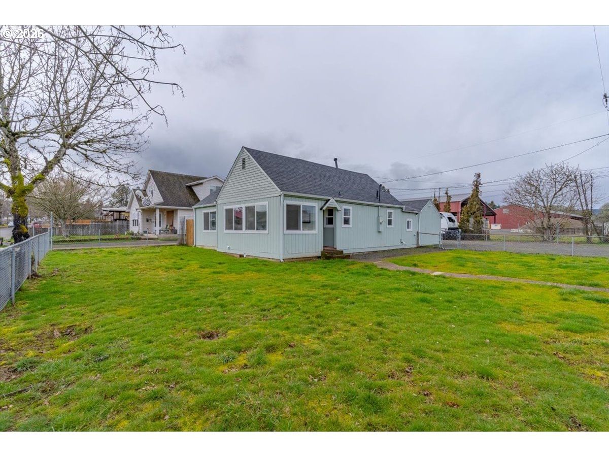 Primary listing photo, 809 ASH ST, Dallas, OR, 97338
