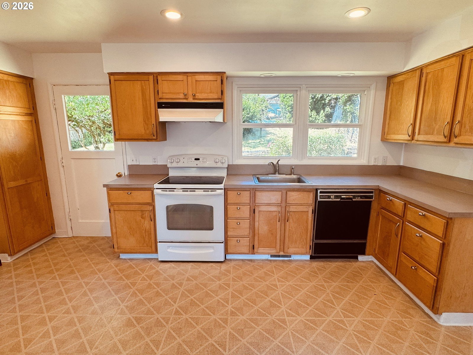 Listing photo 4 of 18, 4213 SE RIO VISTA ST, Milwaukie, OR, 97222