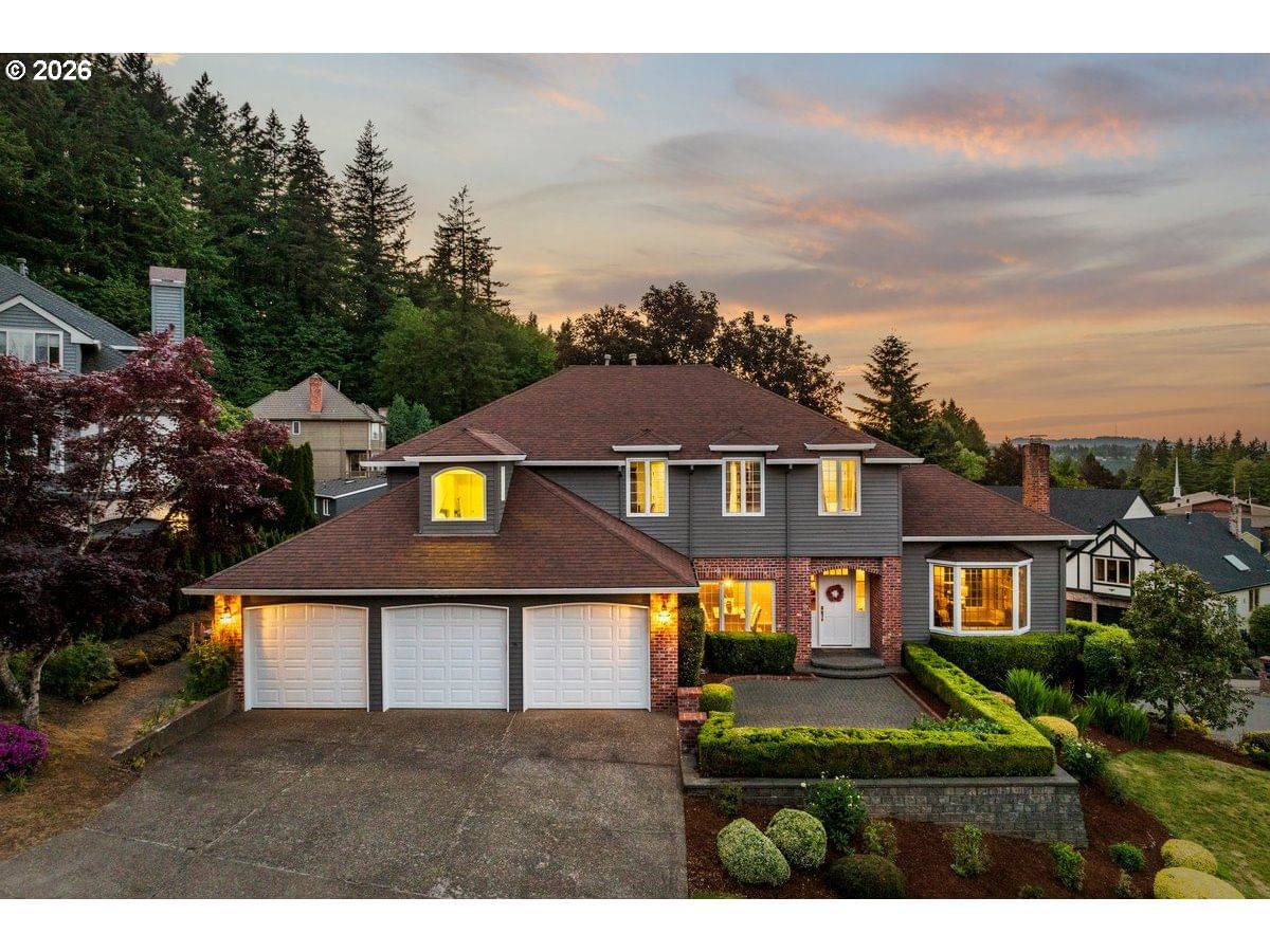 2055 RIDGE POINTE DR