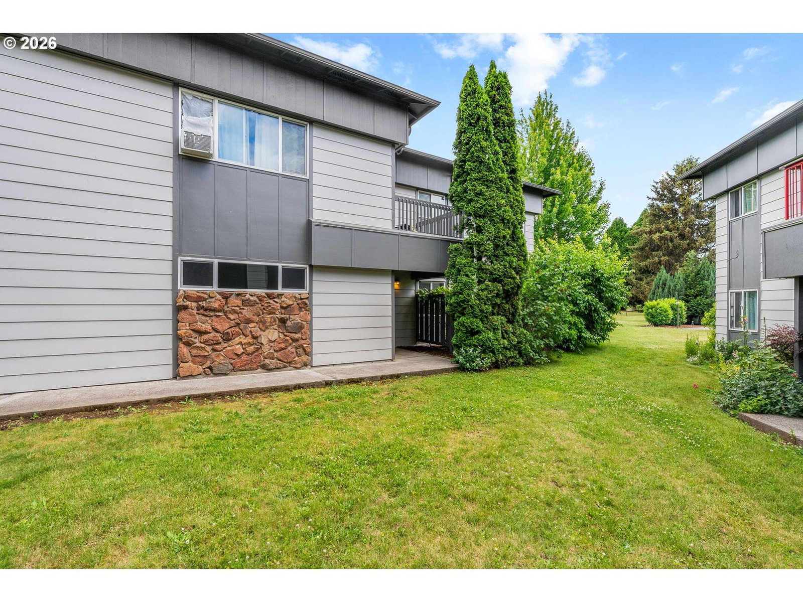 Listing photo 1 of 6