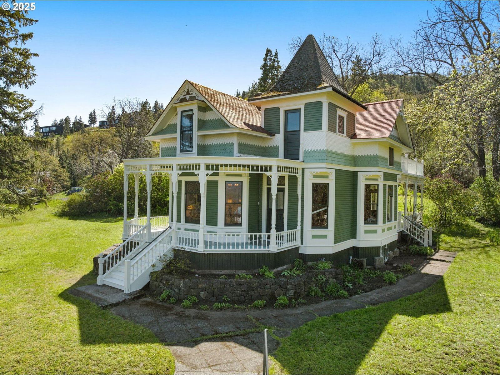 Primary listing photo, 704 3RD AVE, Mosier, OR, 97040