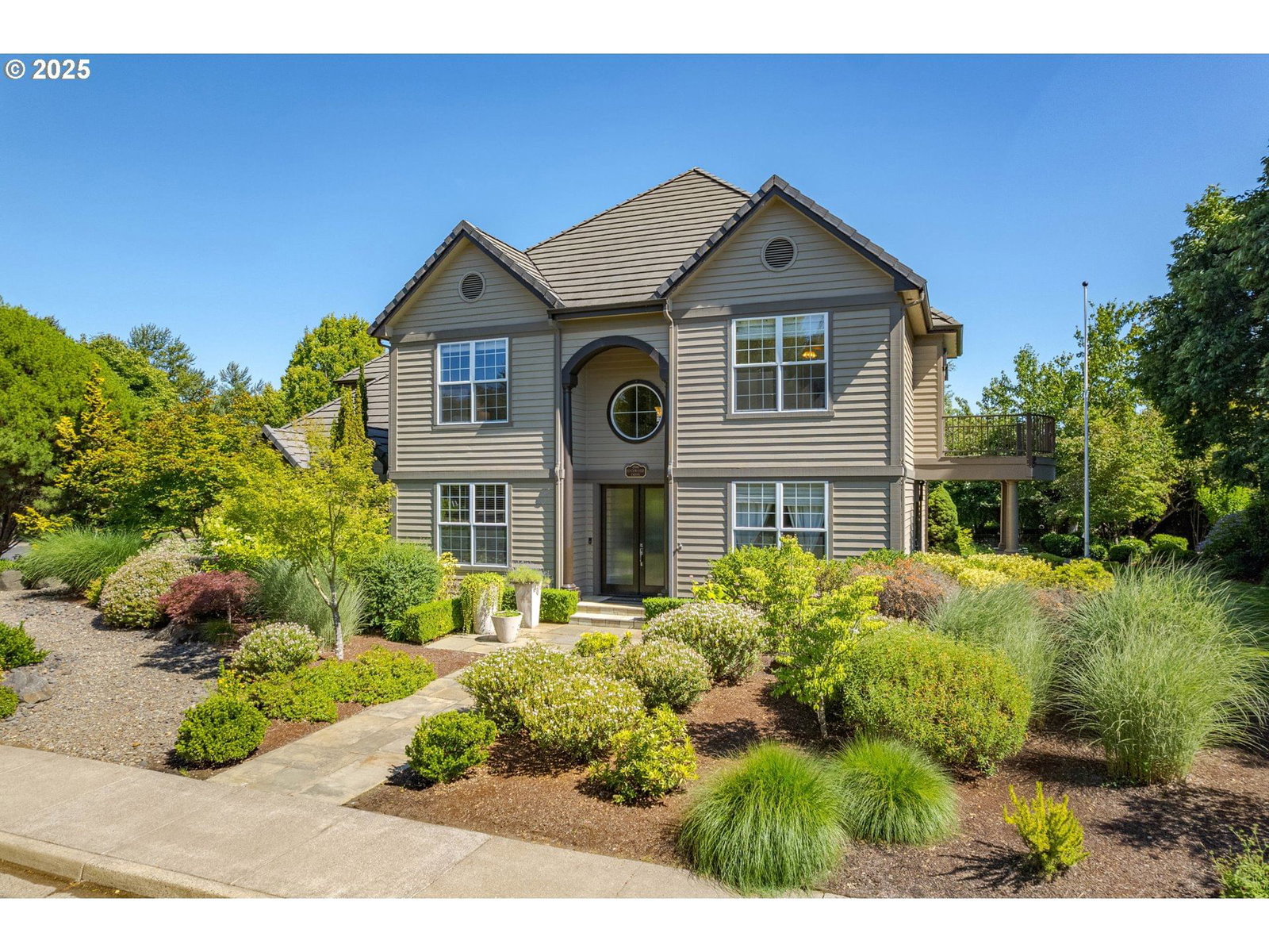 Primary listing photo, 2808 EDGEWATER DR, Eugene, OR, 97401