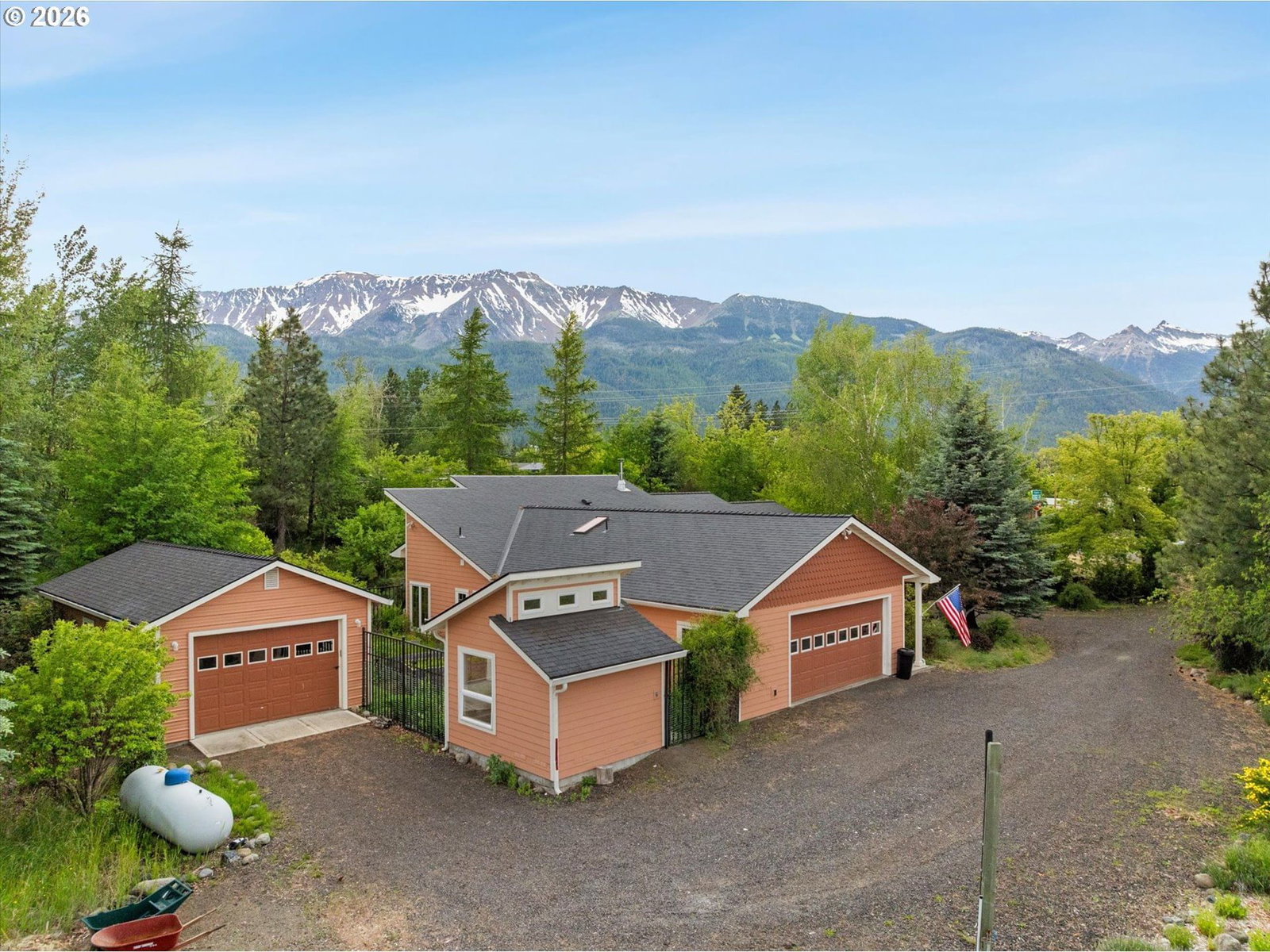 Listing photo 1 of 6