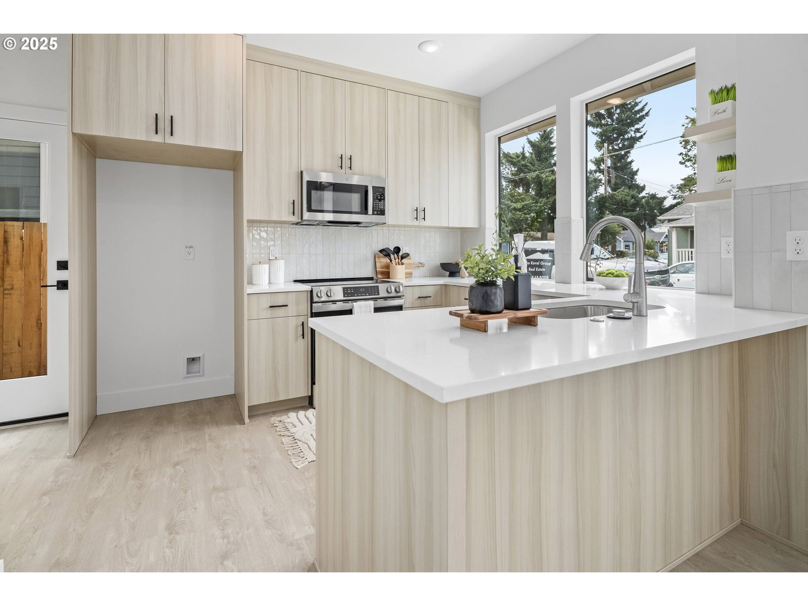 Listing photo 5 of 16, 4734 SE 65TH AVE, Portland, OR, 97206
