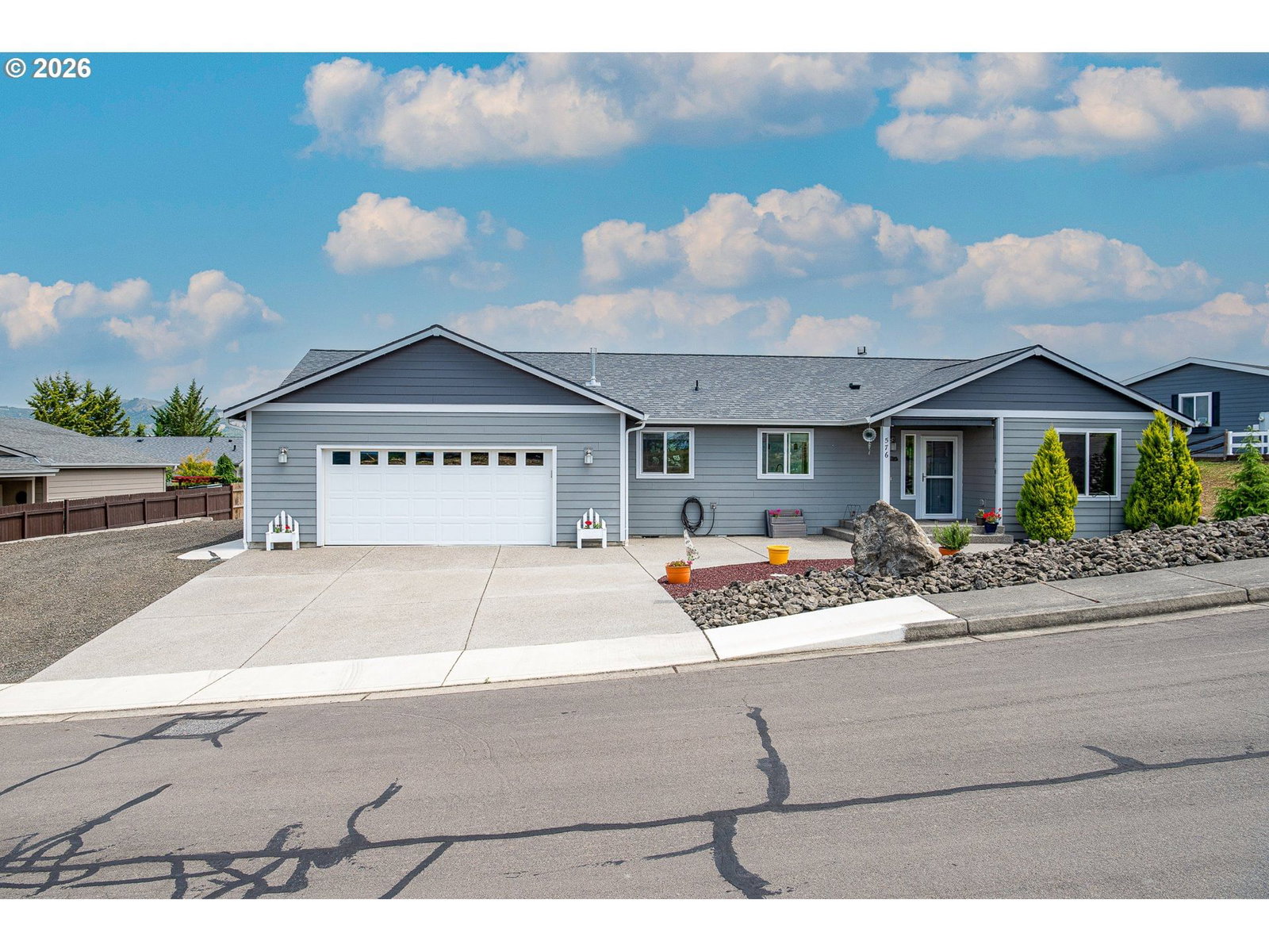 Primary listing photo, 576 HIGHLAND VISTA LN, Roseburg, OR, 97471