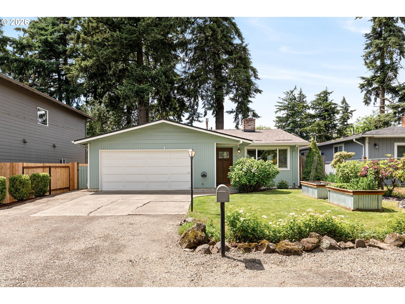 Listing photo 1 of 6