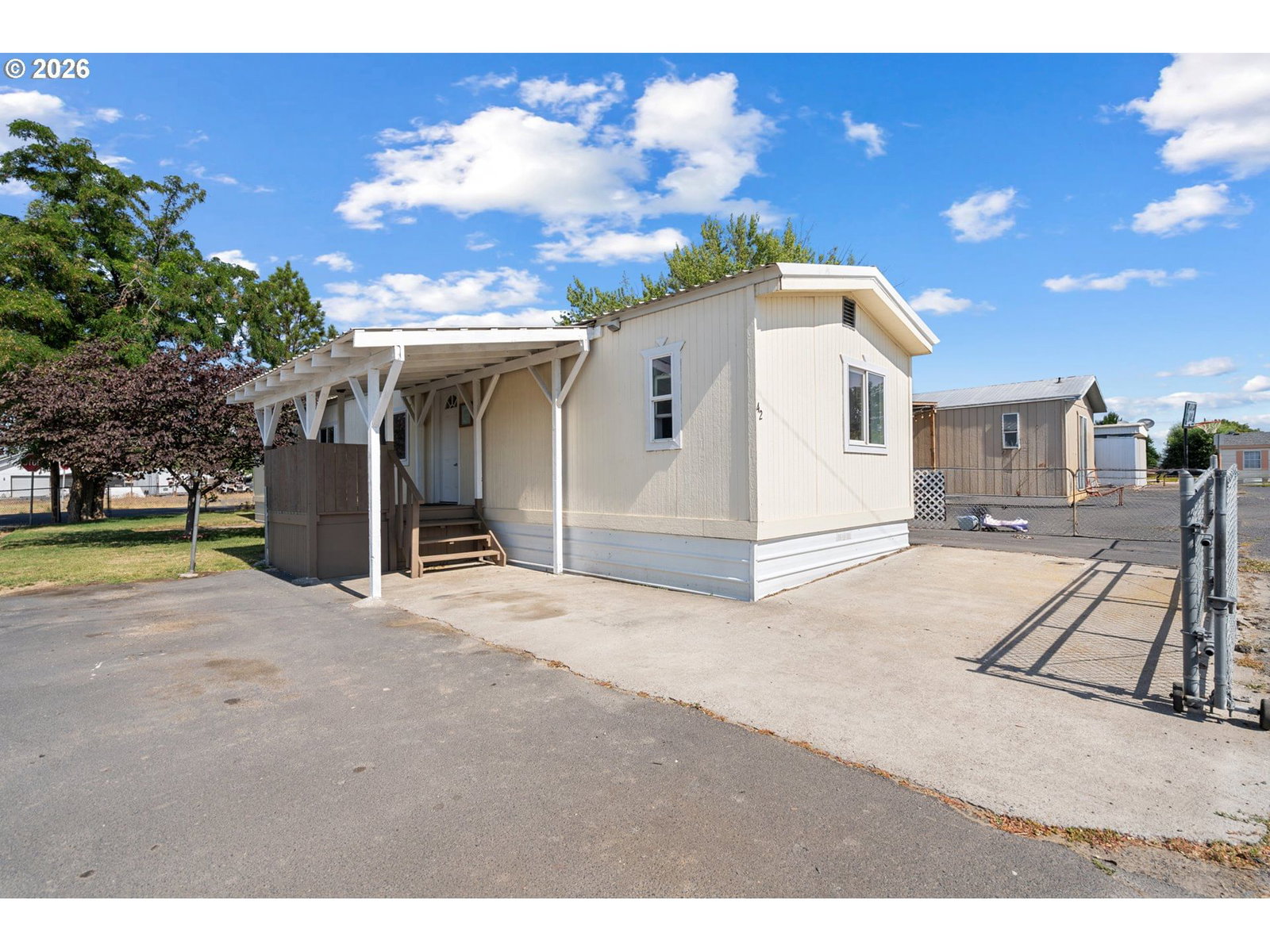 Listing photo 1 of 6