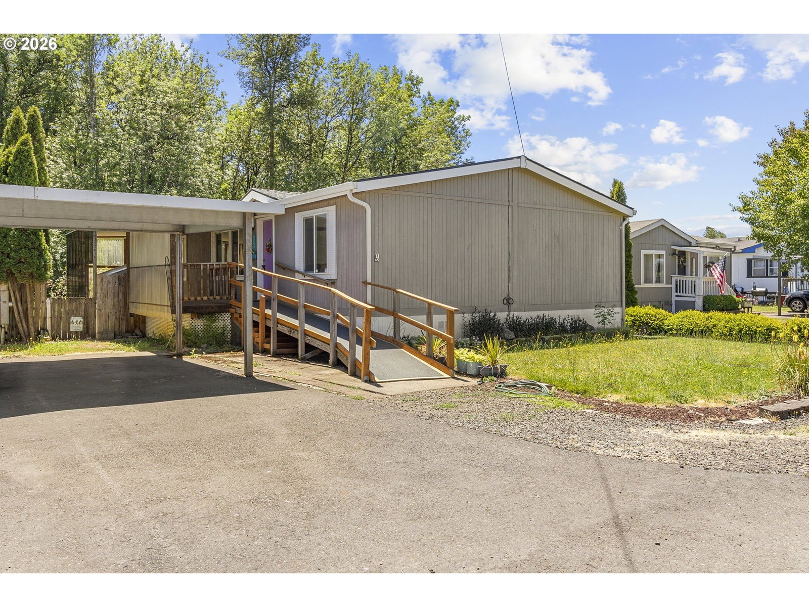 Listing photo 1 of 6