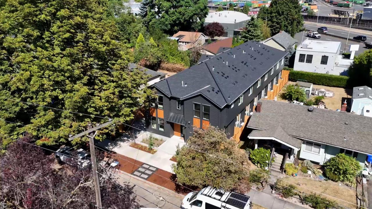 2073 SE Harold ST #5