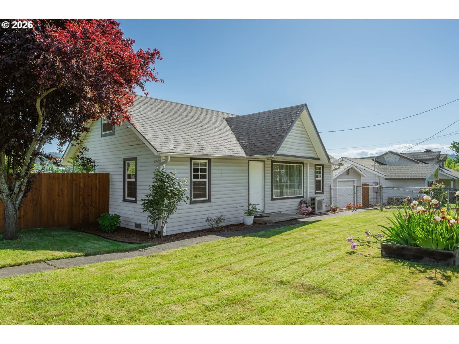Listing photo 1 of 6