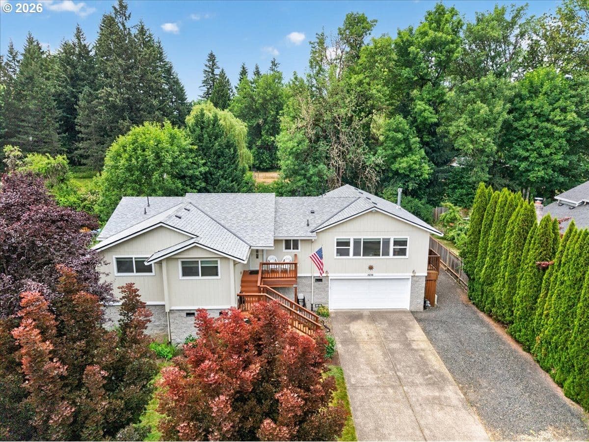 Listing photo 1 of 6