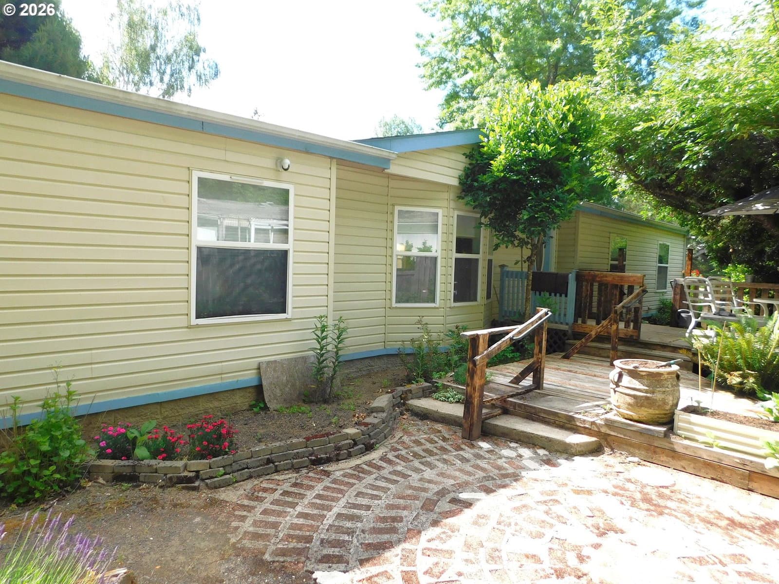 Listing photo 1 of 6