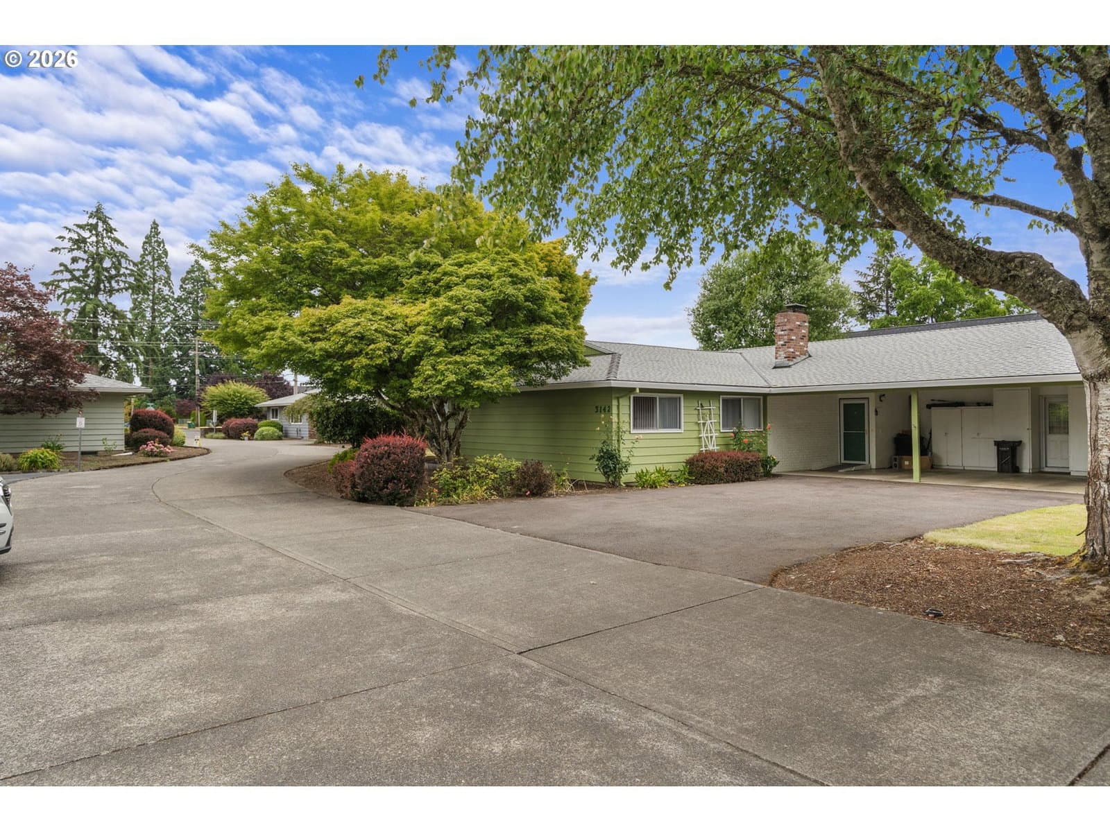 Listing photo 1 of 6