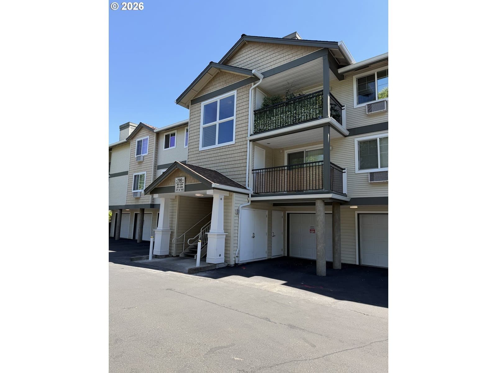 780 NW 185TH AVE #204