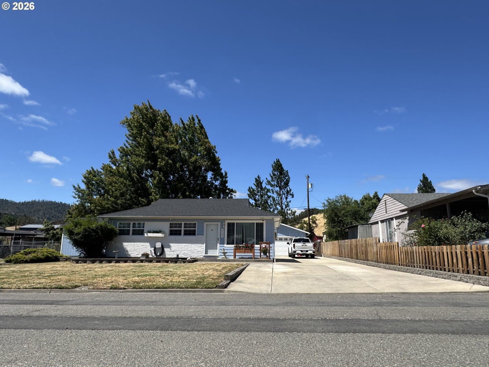 Listing photo 1 of 6