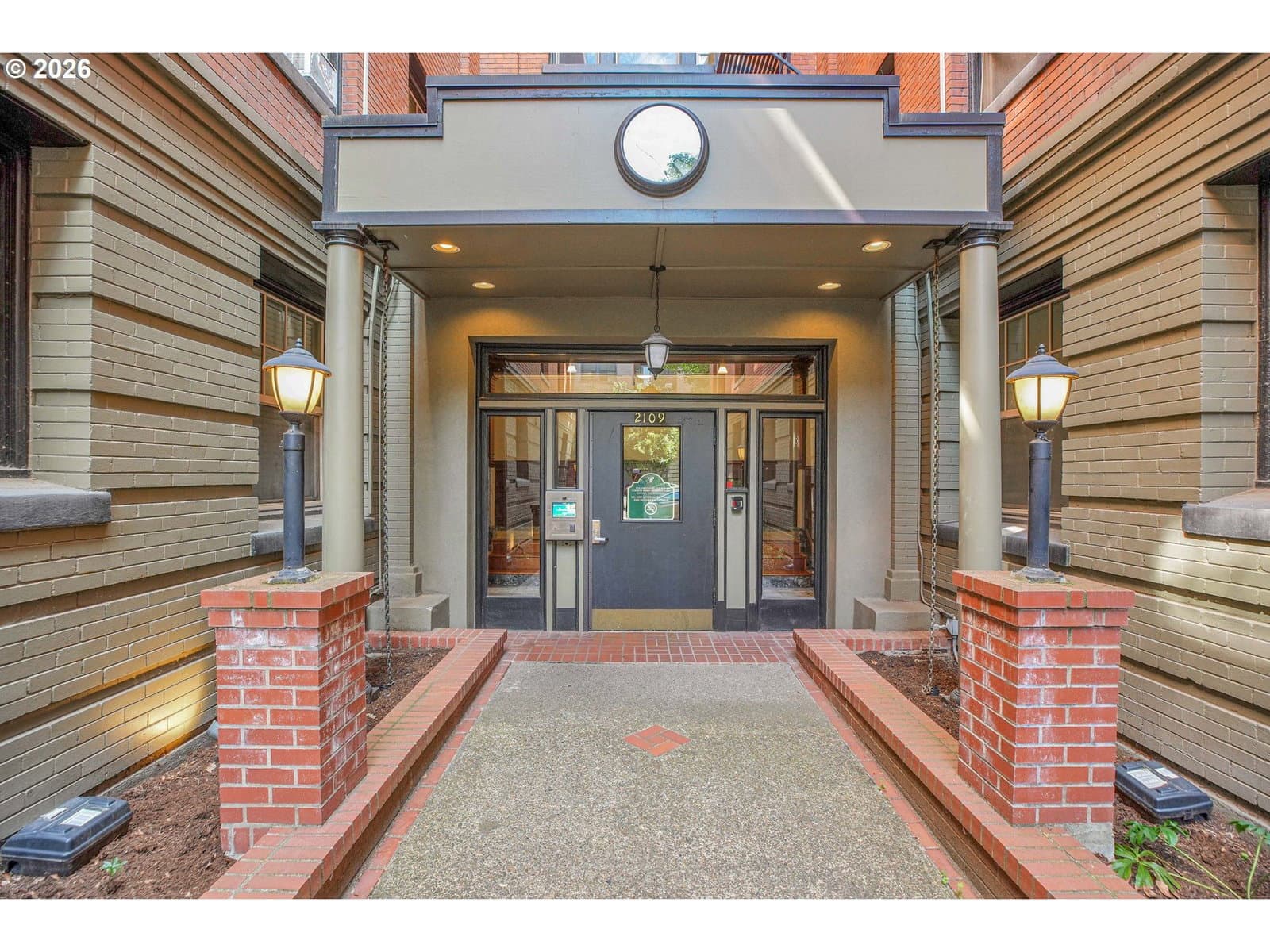 Listing photo 1 of 6