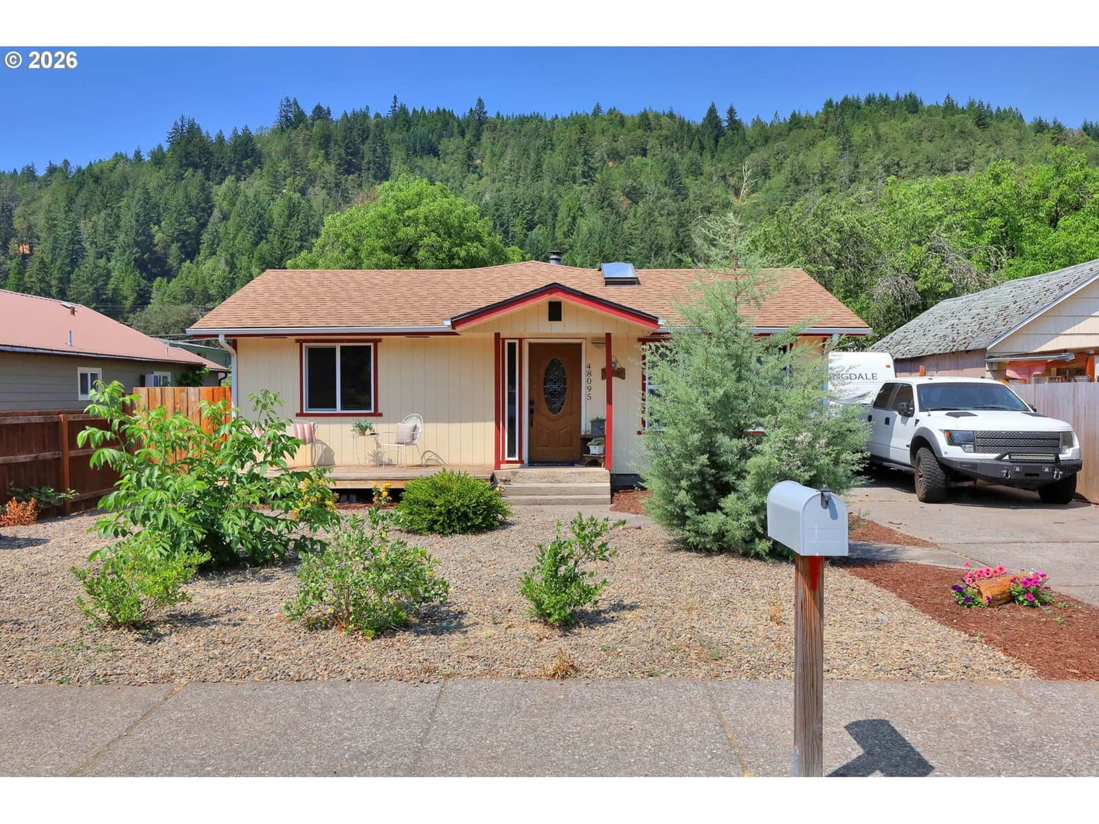 Listing photo 1 of 6