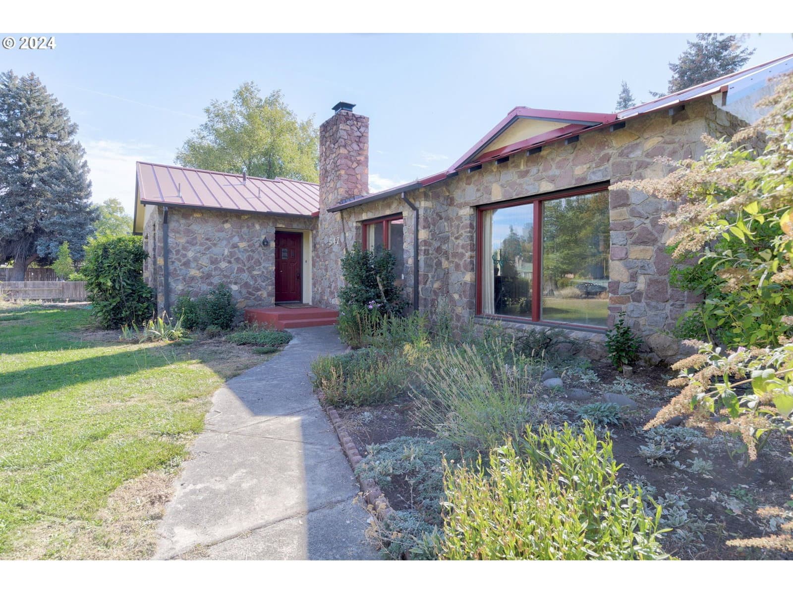 Primary listing photo, 547 OAKDALE DR, Medford, OR, 97501