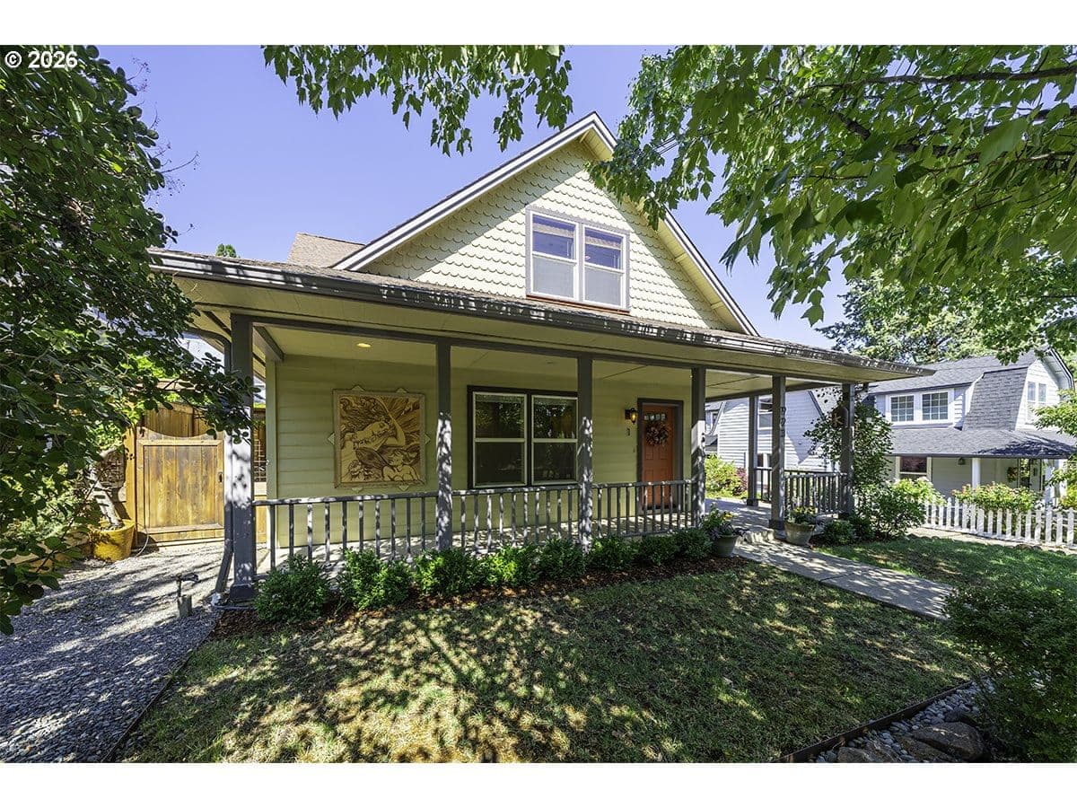 Primary listing photo, 923 BELLVIEW AVE, Ashland, OR, 97520