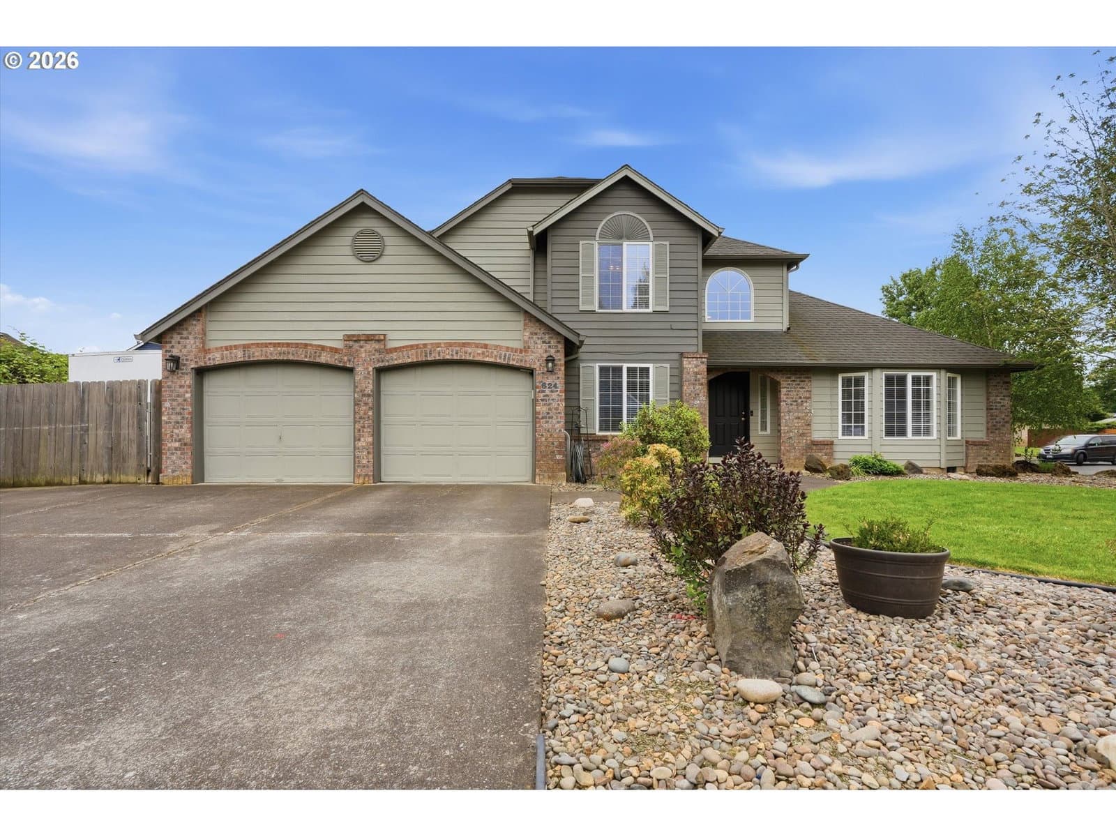 Listing photo 1 of 6