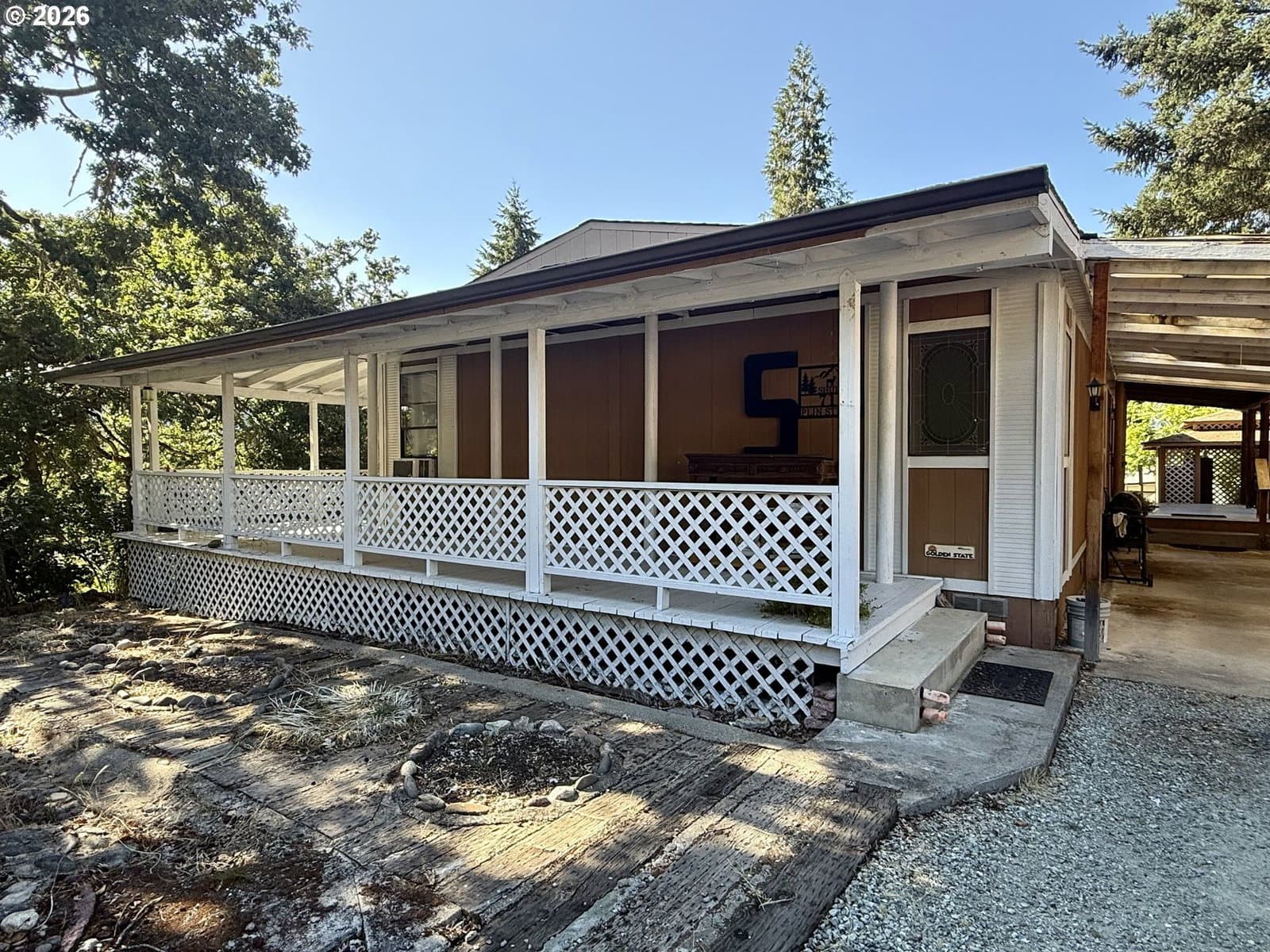 Listing photo 1 of 6
