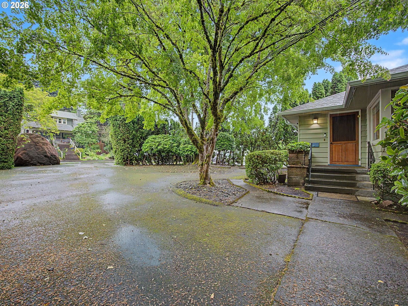 Listing photo 1 of 6