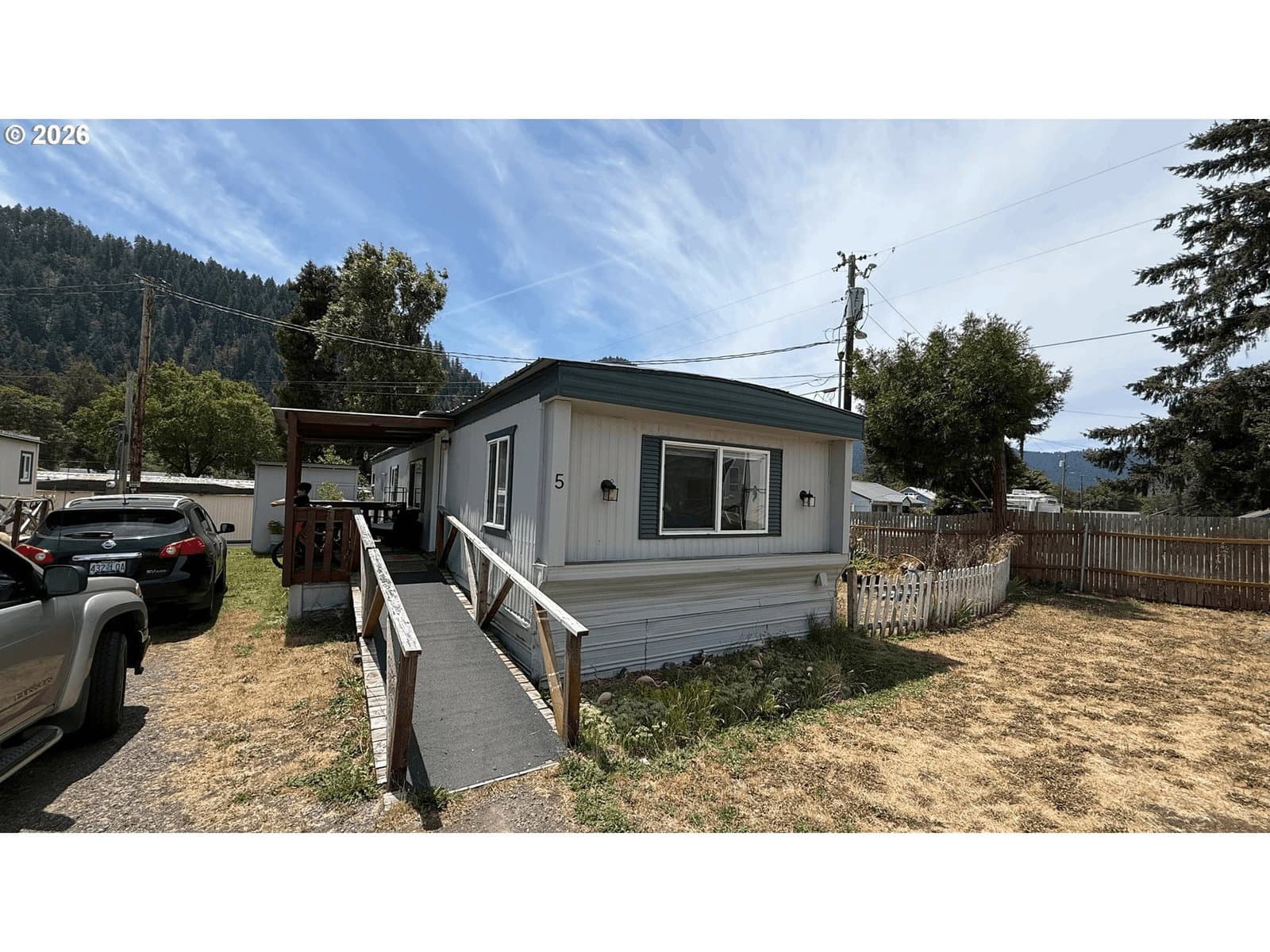 Listing photo 1 of 6