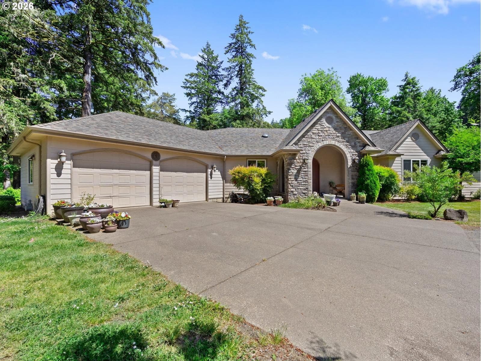 Listing photo 1 of 6