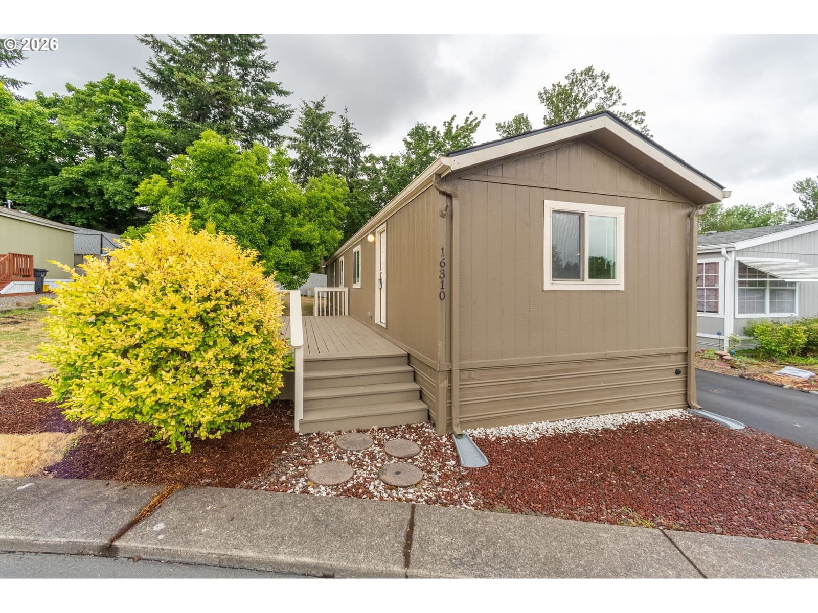 Listing photo 1 of 6