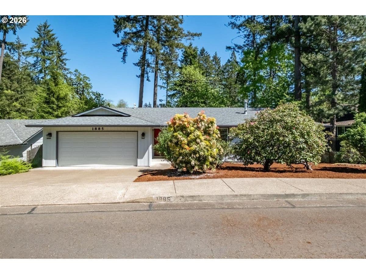 Listing photo 1 of 6