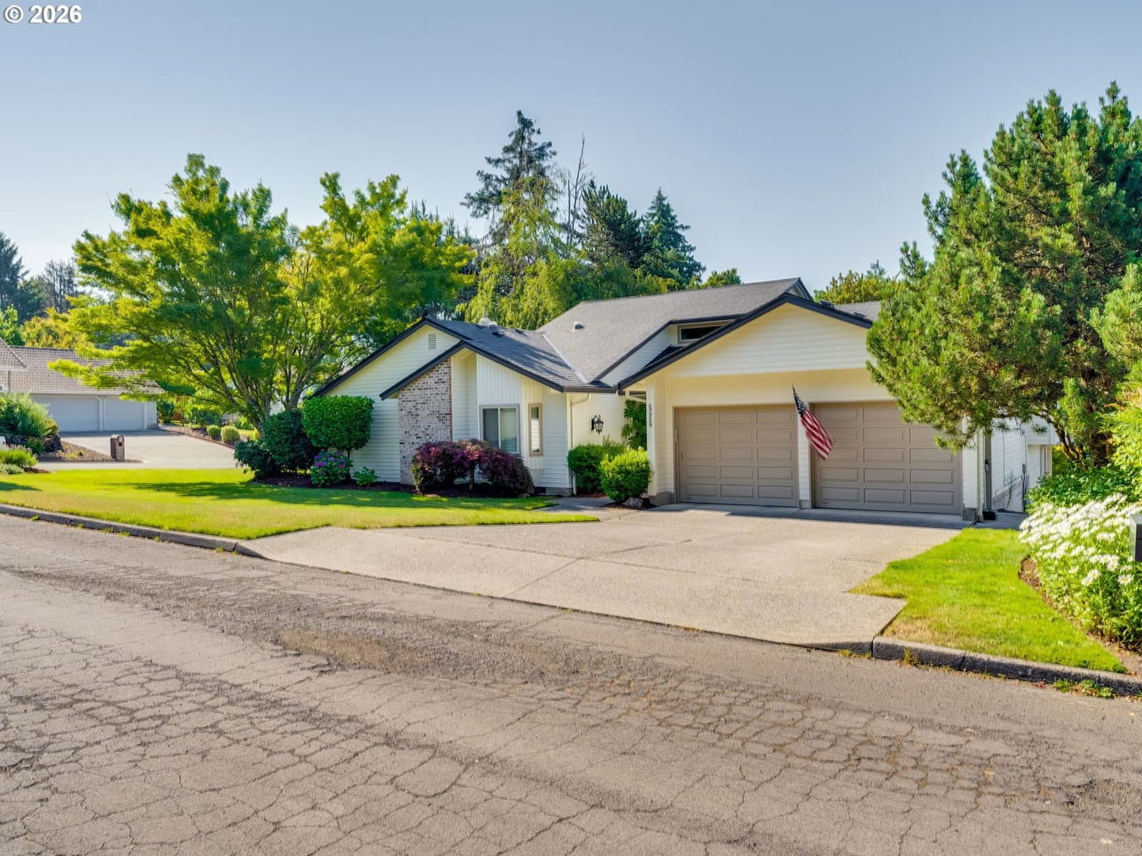 Listing photo 1 of 6