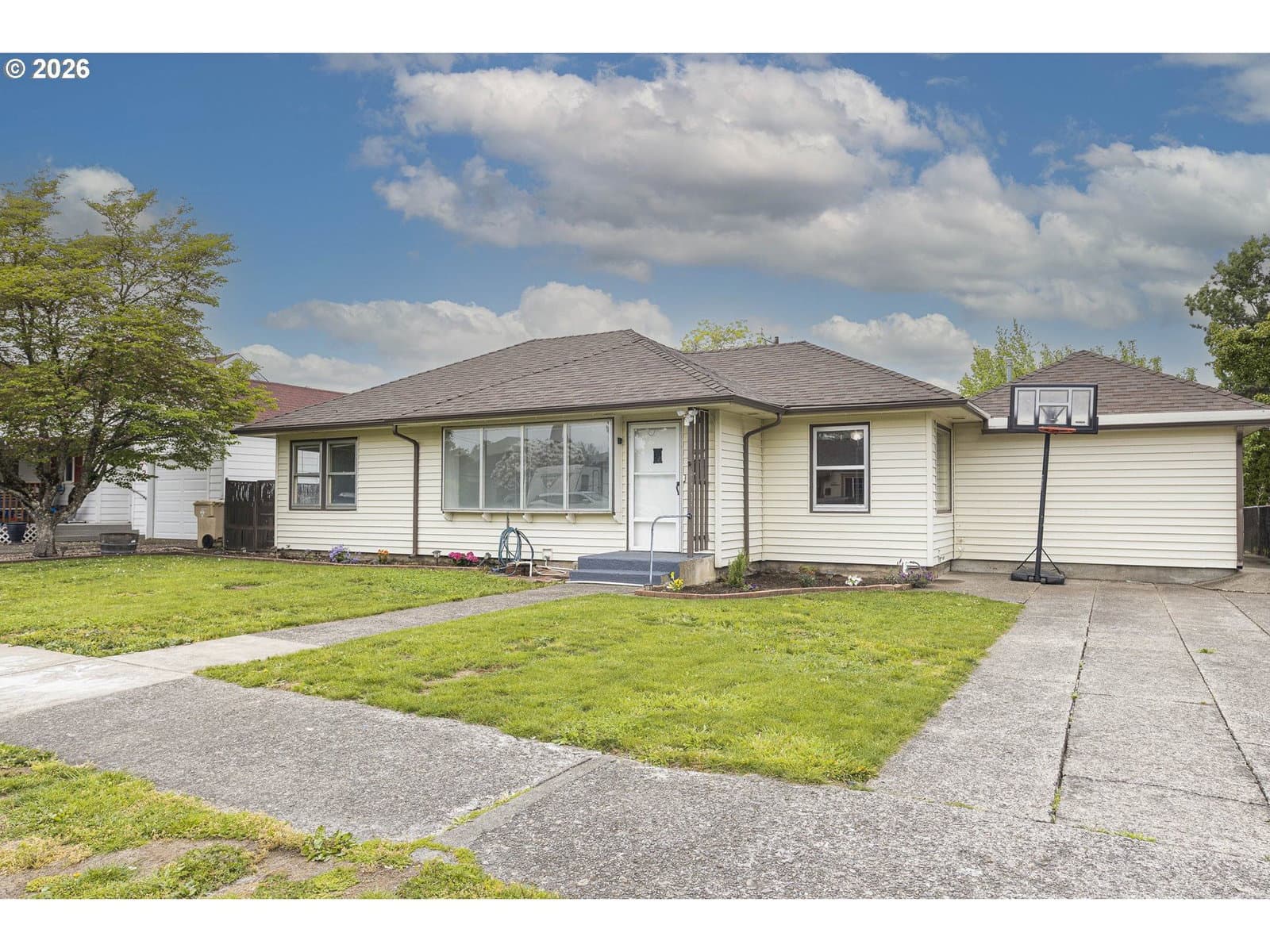 Listing photo 1 of 6
